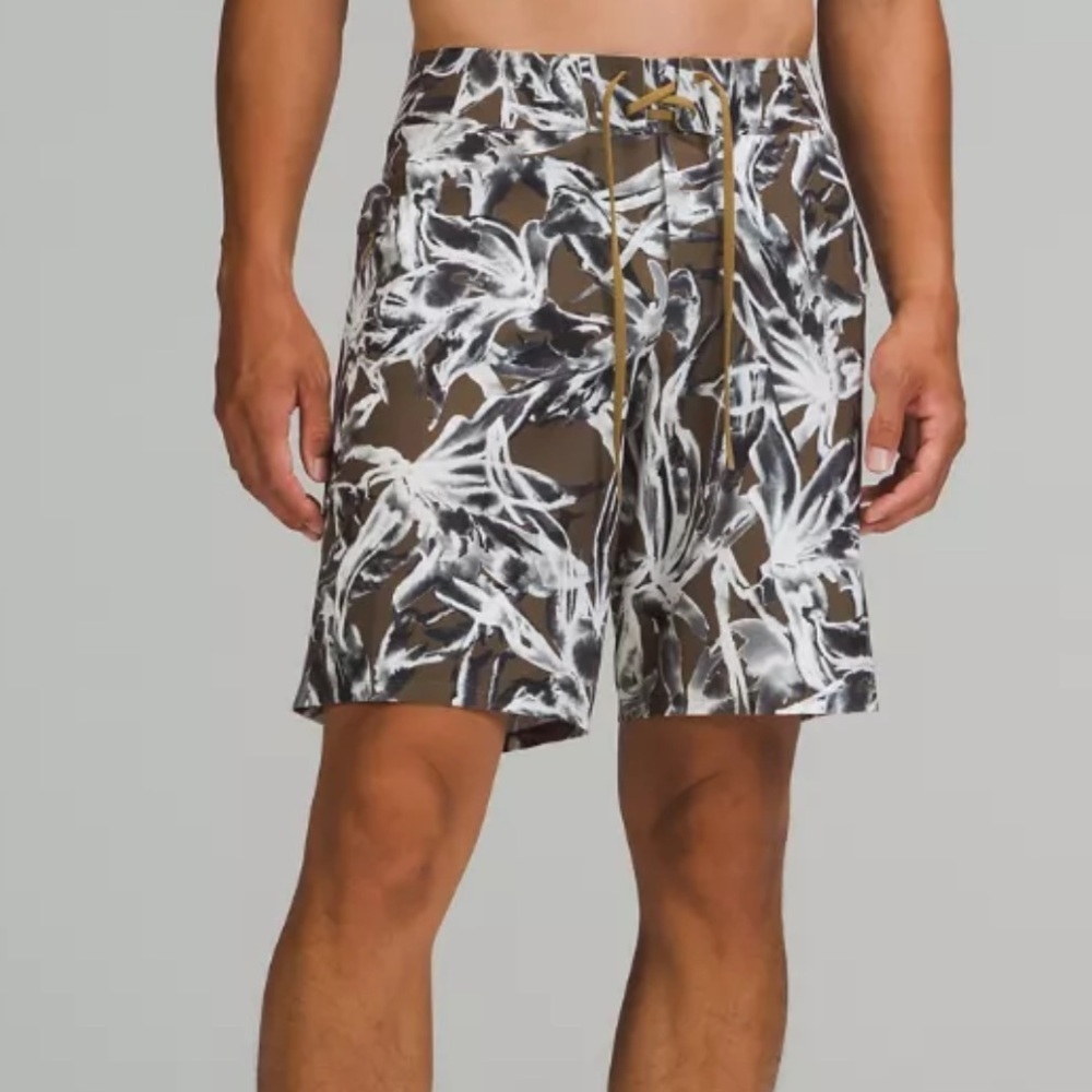 Lululemon Mens 38 Current State Board Shorts 9" Floral Swim Trunks Beach EUC